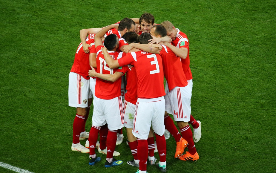 日本羽毛球队轻取法国羽毛球队，辛杜关键制胜