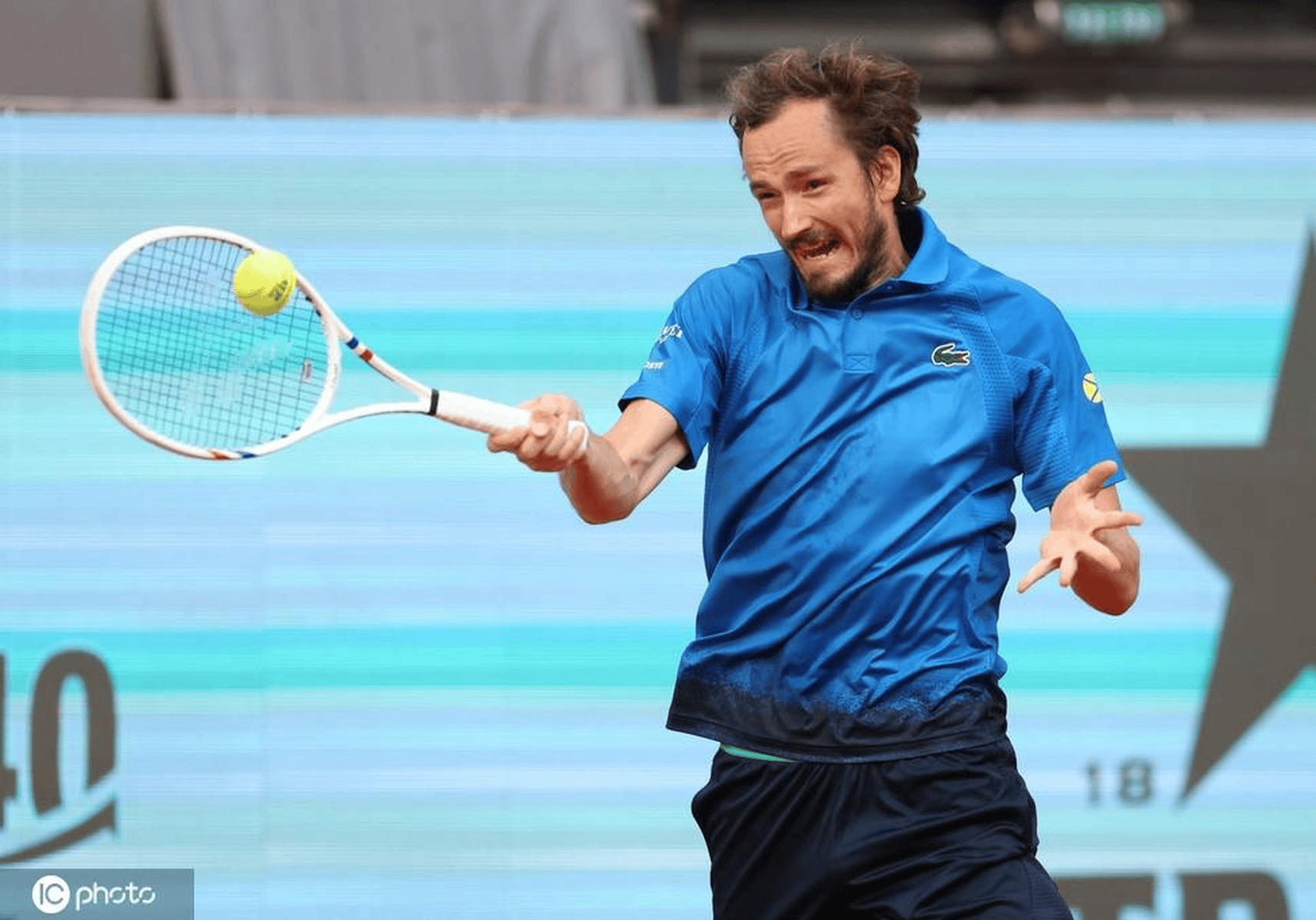 美国网球队横扫英国网球队，梅德韦杰夫送出助攻的简单介绍