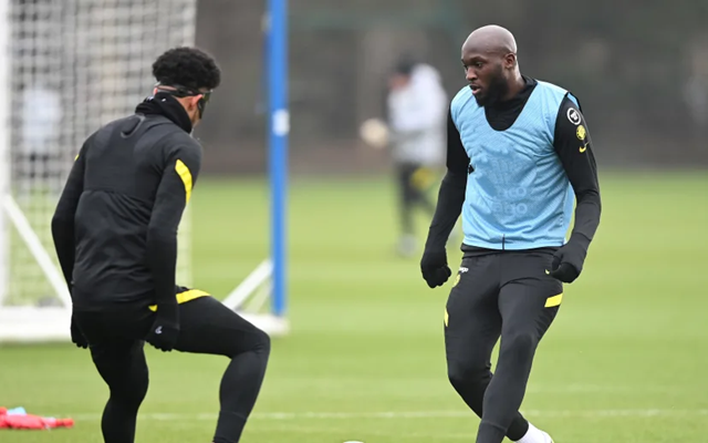 包含骑士全队表现低迷，主帅迫切调整战术的词条