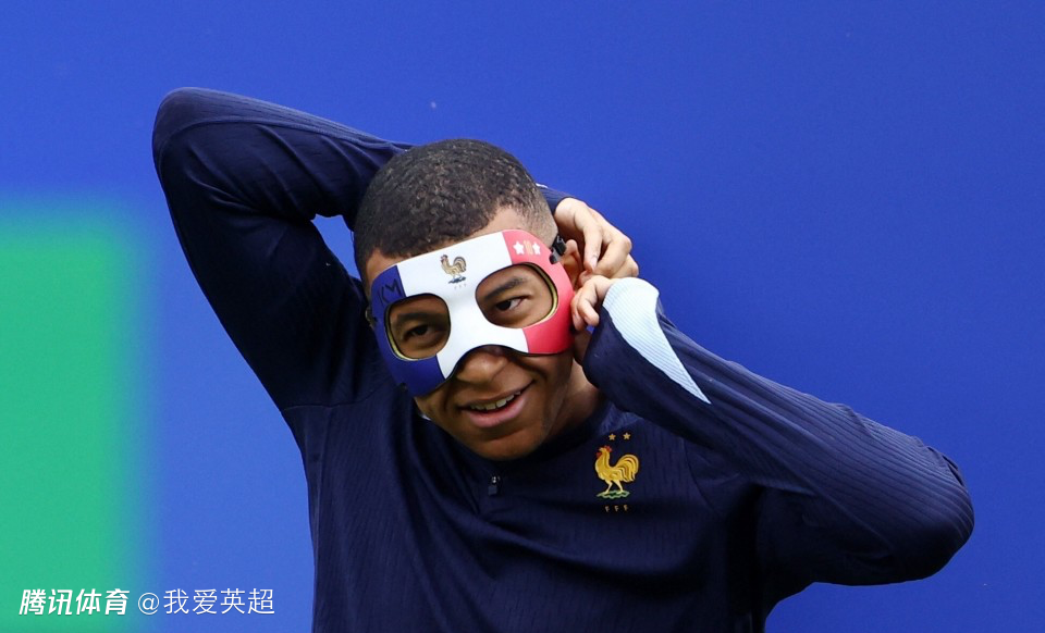 包含足球巨星合练新战术，球队迎接挑战的词条