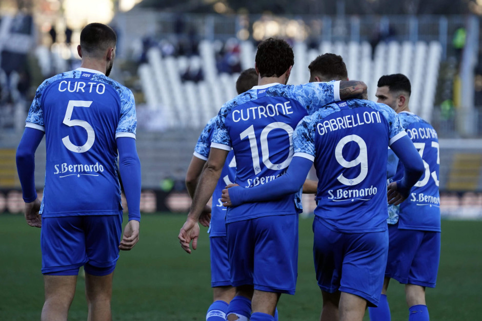 热那亚主场遭遇惨败，低迷状态继续的简单介绍