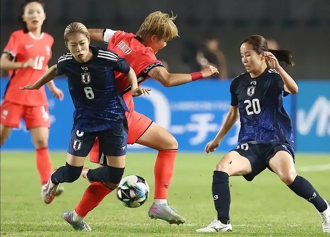 一阵风吹起：印度尼西亚首次进军女足赛，历史性胜利