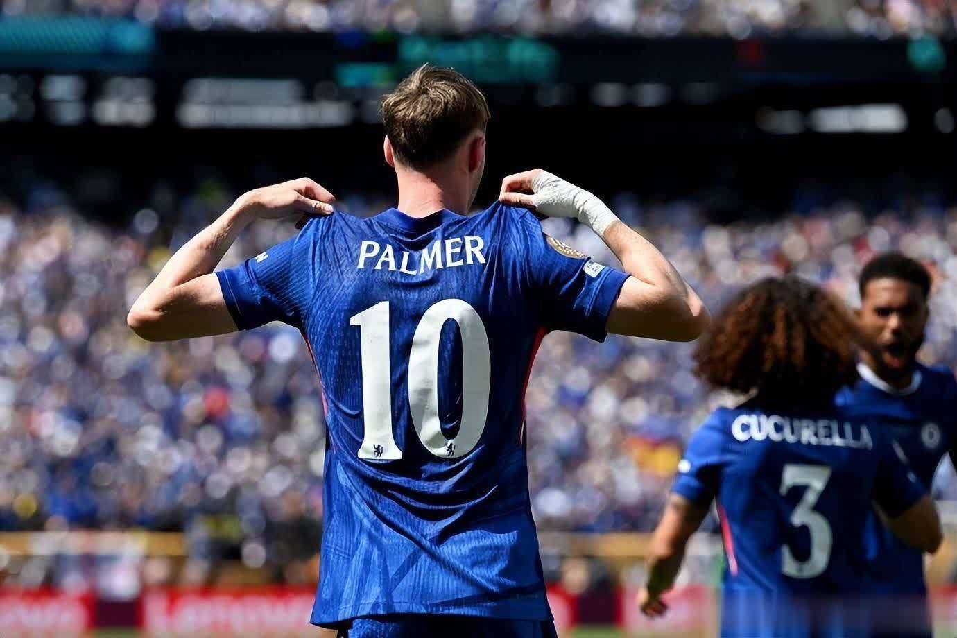 切尔西主场大胜，赛程过半积分领先的简单介绍