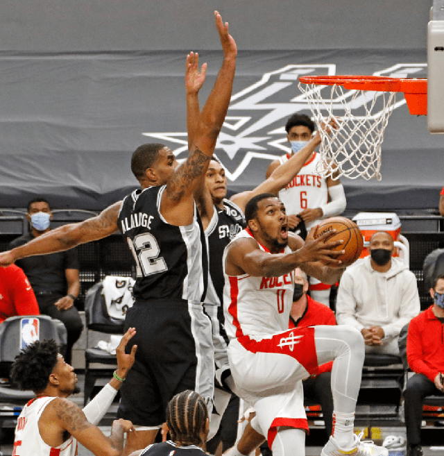 火箭球员夜店飙车风波影响声誉