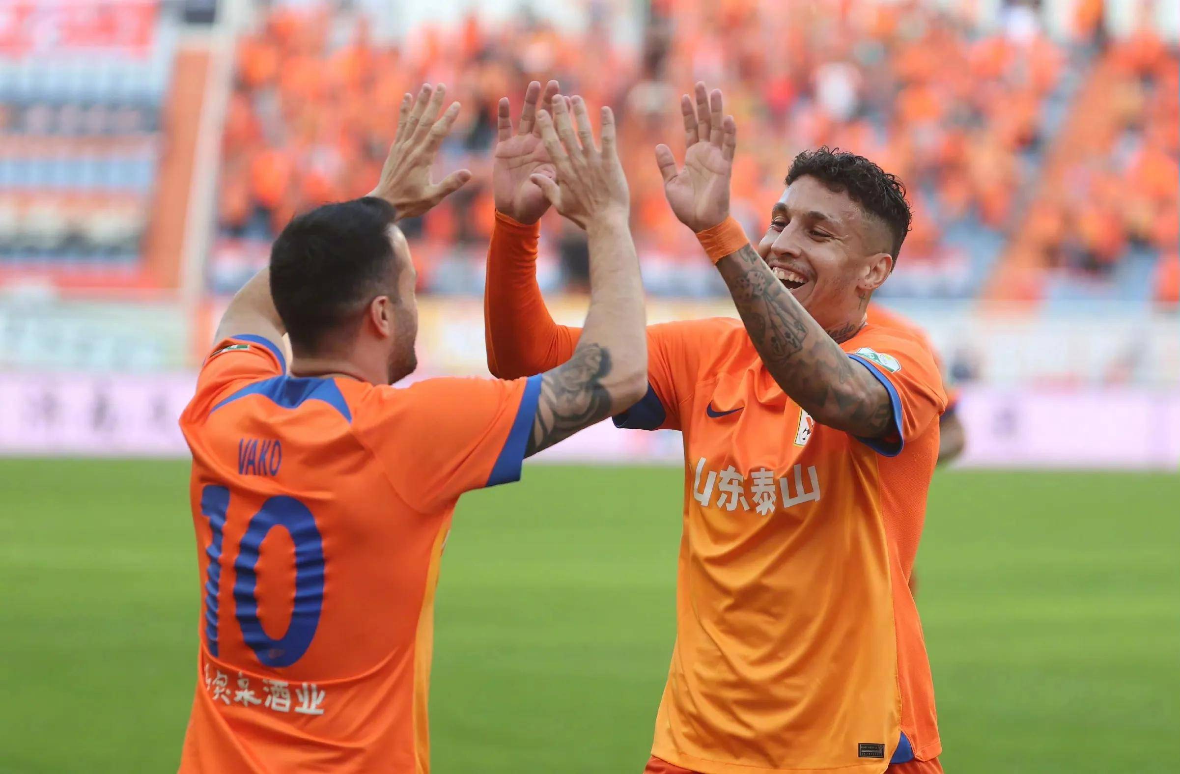 爱游戏娱乐-一连串的胜利让球队信心倍增，冲击冠军无往不利