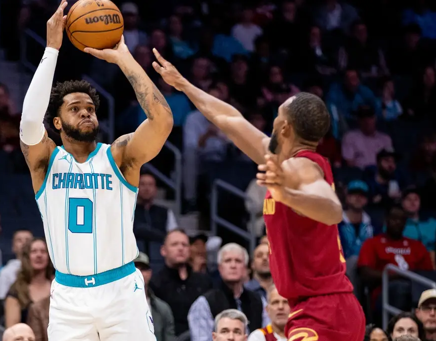 关于黄蜂队员发挥出色，战胜悍将的信息