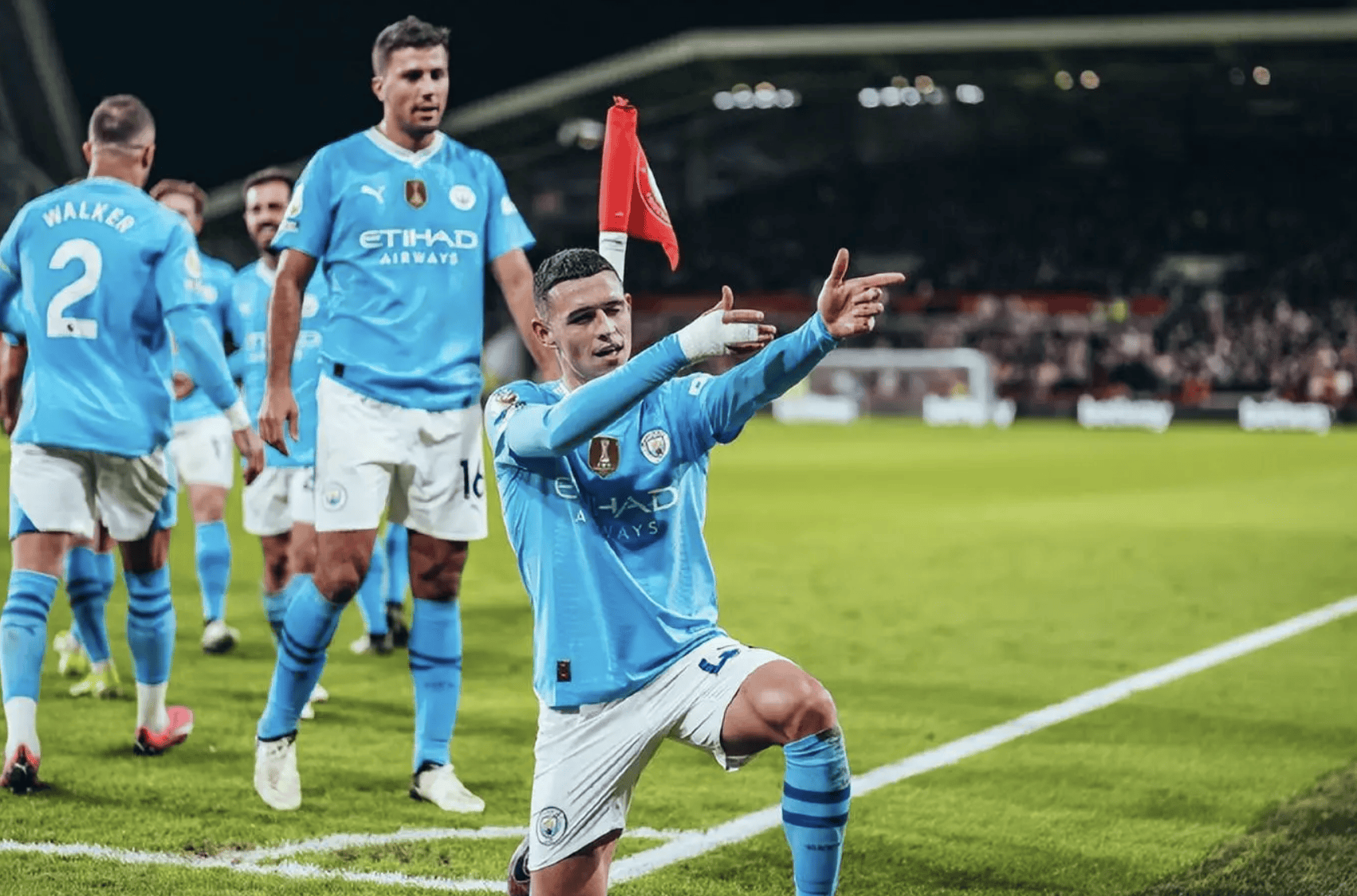 包含曼城逆转巴黎晋级决赛，欧洲霸主之路的词条