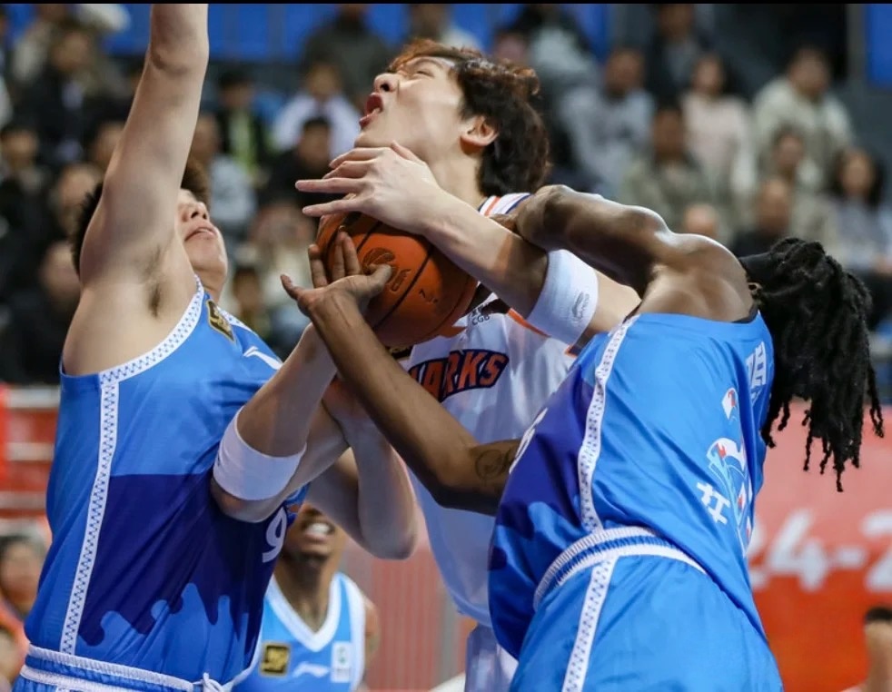 AYXapp下载-上海队豪取客场胜利，展现实力的简单介绍