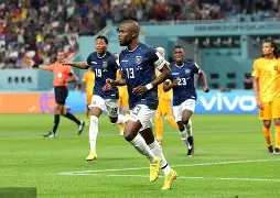 包含芬兰大胜厄瓜多尔，小组出线希望重燃的词条