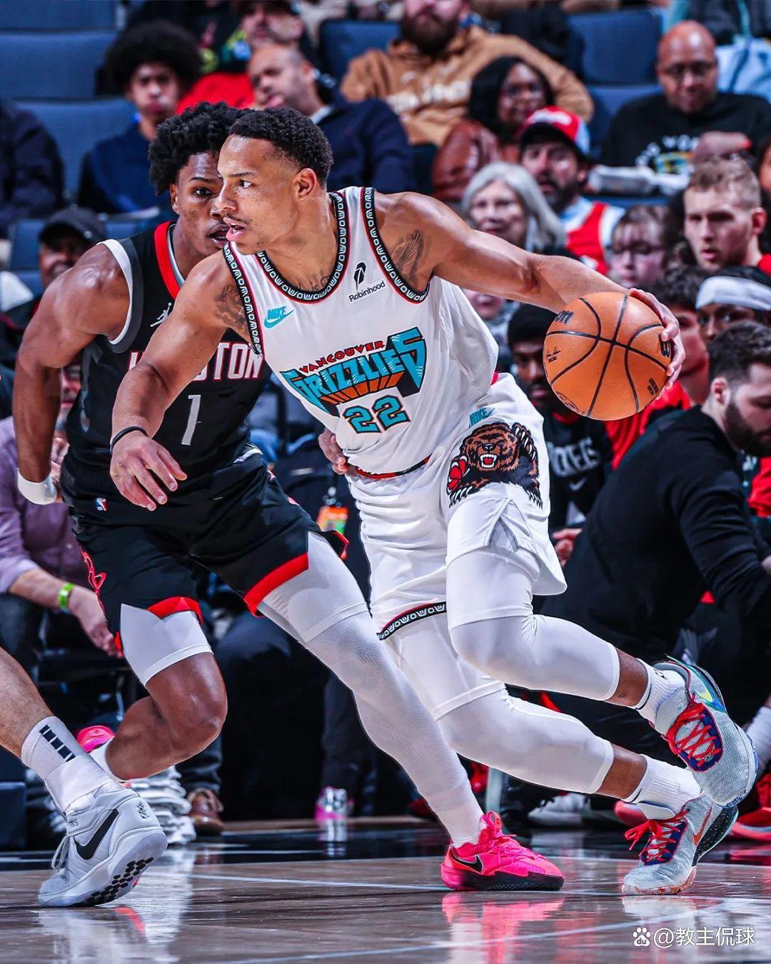 灰熊队客场逆转，惊险获得胜利的简单介绍