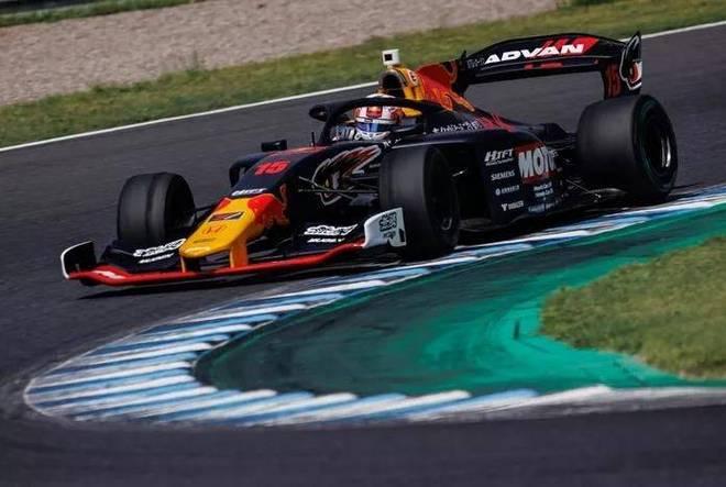 梅赛德斯翻盘红牛车队，佩雷兹扛起全队的简单介绍