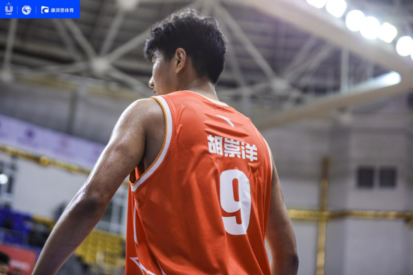 关于公牛轻取天津队,霍勒迪点燃赛场的信息 关于公牛轻取天津队,霍勒迪点燃赛场的信息