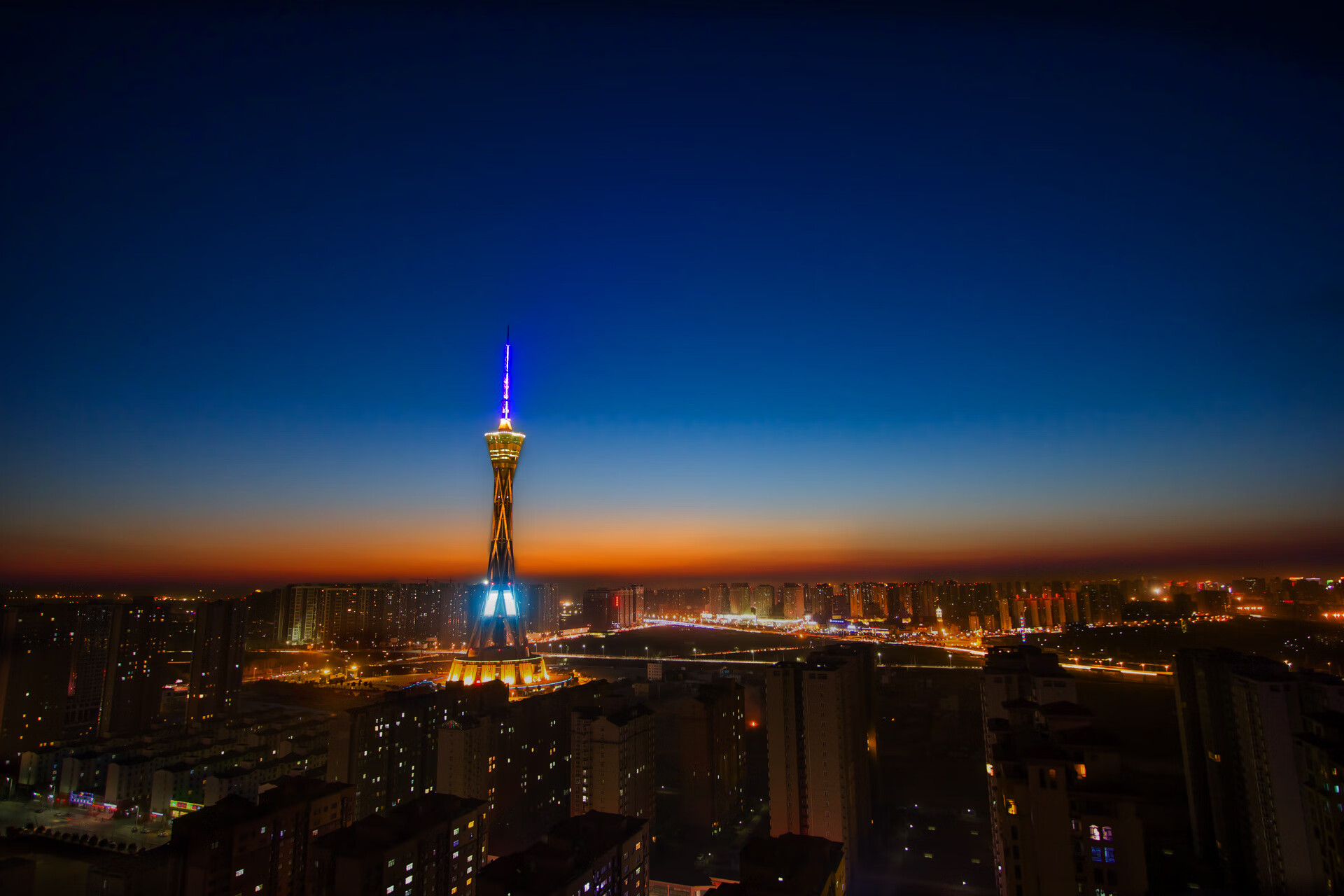 戈贝尔式爆发并非NBA专利 广东队以团队篮球正面击溃热火式强敌