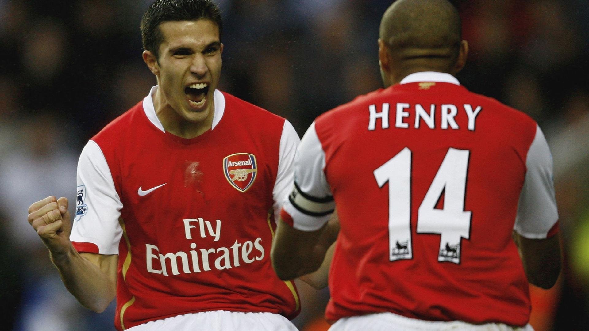 英超争冠焦点战与雄鹿争冠战胜出，双线竞技的激情碰撞